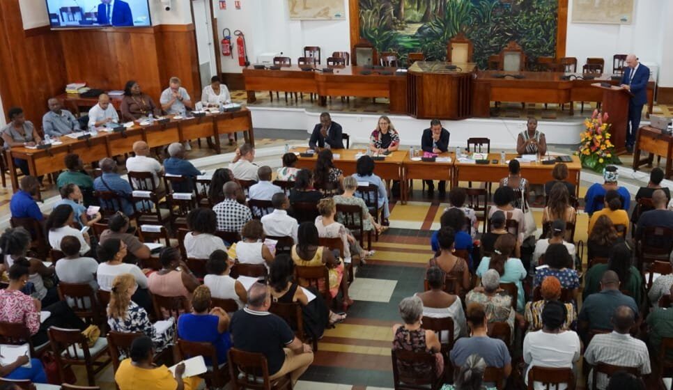 La journée de lancement de la 9e édition des Journées nationales d'action contre l'illettrisme a réuni au conseil départemental le 8 septembre 2022 plus d'une centaine d'acteursa réunis au conseil départemental. Photo : Département Guadeloupe La journée de lancement de la 9e édition des Journées nationales d'action contre l'illettrisme a réuni au conseil départemental le 8 septembre 2022 plus d'une centaine d'acteursa réunis au conseil départemental. Photo : Département Guadeloupe