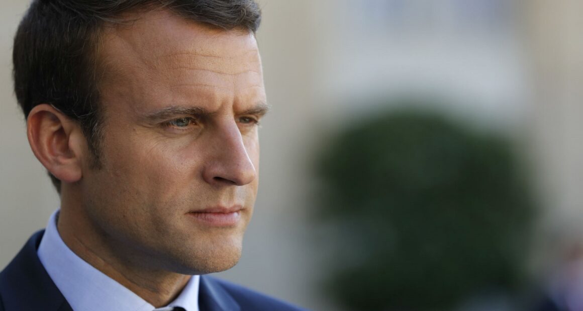 Emmanuel Macron n'a pas de majorité absolue à l'Assemblée nationale au sortir du scrutin du 19 juin 2022. Emmanuel Macron n'a pas de majorité absolue à l'Assemblée nationale au sortir du scrutin du 19 juin 2022.