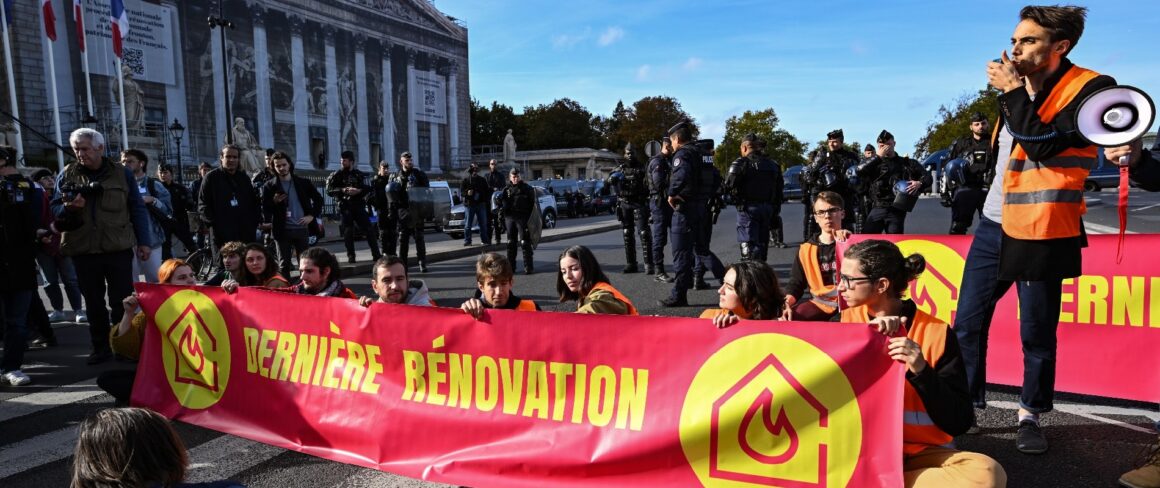 En Europe, des musées aux autoroutes, les nouveaux activistes climatiques imposent le débat En Europe, des musées aux autoroutes, les nouveaux activistes climatiques imposent le débat