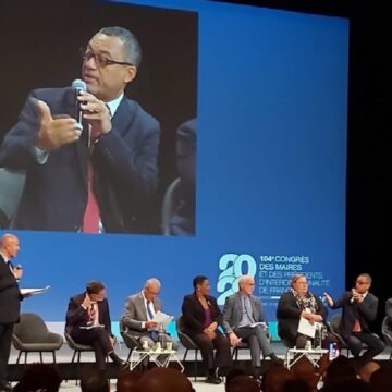 Jocelyn Sapotille, président de l'association des maires de Guadeloupe lors de la table ronde sur le logement lors de la journée de l'Outre du congrès des maires de France. 21 novembre, Palais des congrès d'Issy-les-Moulineaux. Jocelyn Sapotille, président de l'association des maires de Guadeloupe lors de la table ronde sur le logement lors de la journée de l'Outre du congrès des maires de France. 21 novembre, Palais des congrès d'Issy-les-Moulineaux.