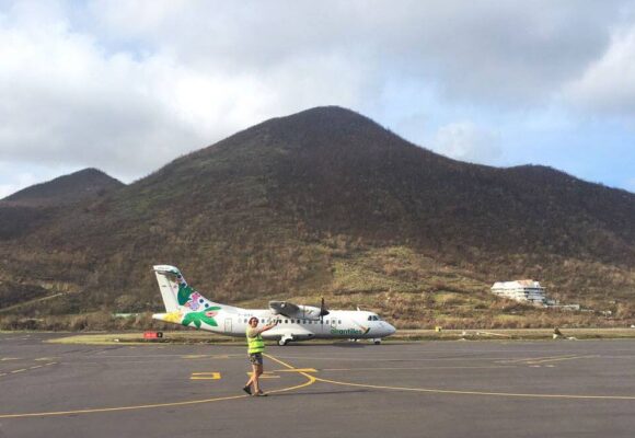 Avion d'Air Antilles à l'aéroport de Grand case à Saint-Martin