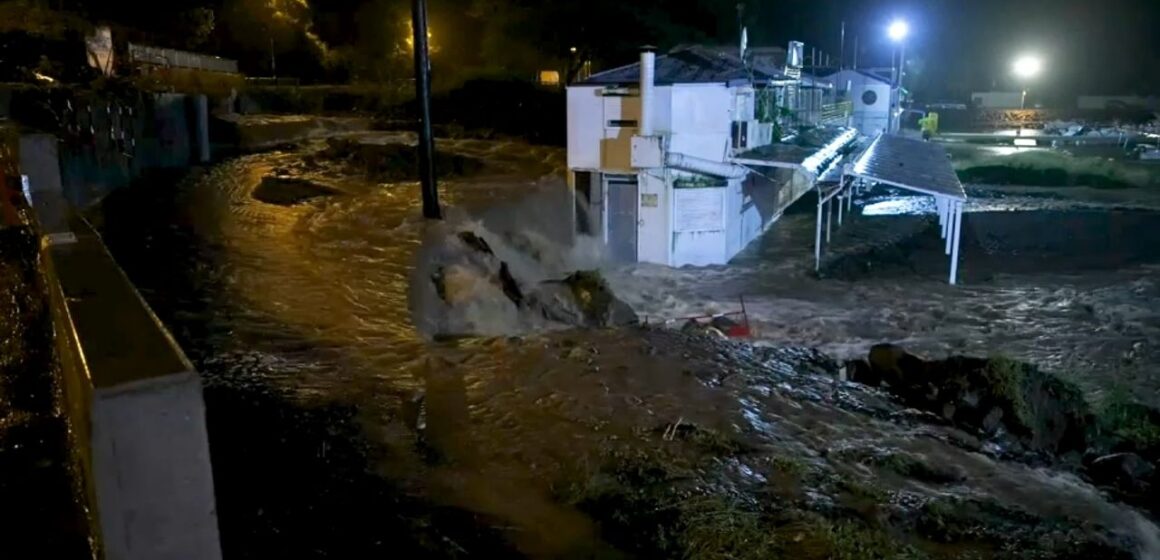La tempête tropicale Philippe, qui a frôlé la Guadeloupe le 3 octobre 2023, a provoqué des inondations généralisées sur l'archipel La tempête tropicale Philippe, qui a frôlé la Guadeloupe le 3 octobre 2023, a provoqué des inondations généralisées sur l'archipel