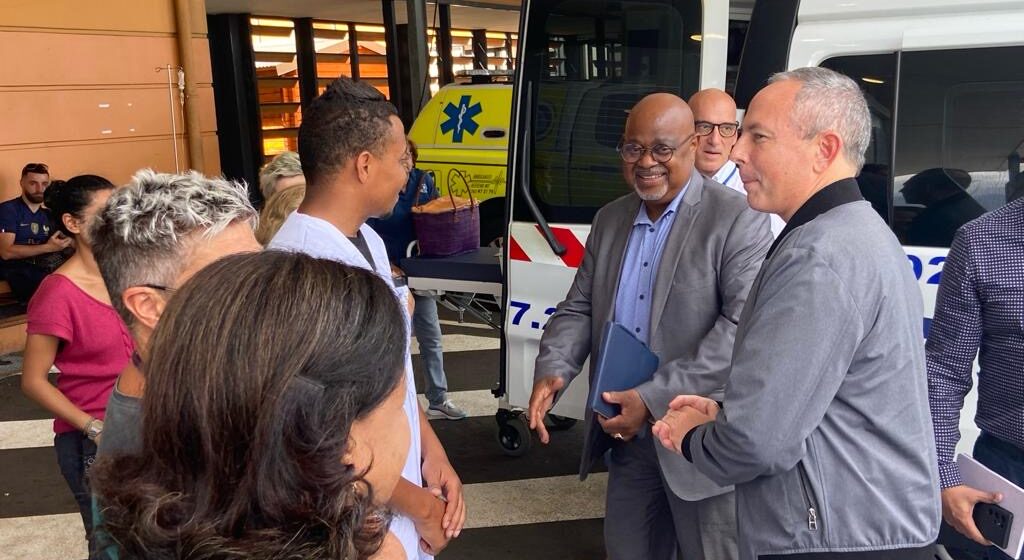 En janvier 2024 Gérard Cotellon, directeur général de l’ARS La Réunion rend visite aux équipes du CHU de la Réunion mobilisées durant la phase d’après-cyclone. Photo : FB Agence Régionale de Santé La Réunion En janvier 2024 Gérard Cotellon, directeur général de l’ARS La Réunion rend visite aux équipes du CHU de la Réunion mobilisées durant la phase d’après-cyclone. Photo : FB Agence Régionale de Santé La Réunion