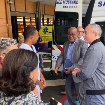 En janvier 2024 Gérard Cotellon, directeur général de l’ARS La Réunion rend visite aux équipes du CHU de la Réunion mobilisées durant la phase d’après-cyclone. Photo : FB Agence Régionale de Santé La Réunion En janvier 2024 Gérard Cotellon, directeur général de l’ARS La Réunion rend visite aux équipes du CHU de la Réunion mobilisées durant la phase d’après-cyclone. Photo : FB Agence Régionale de Santé La Réunion
