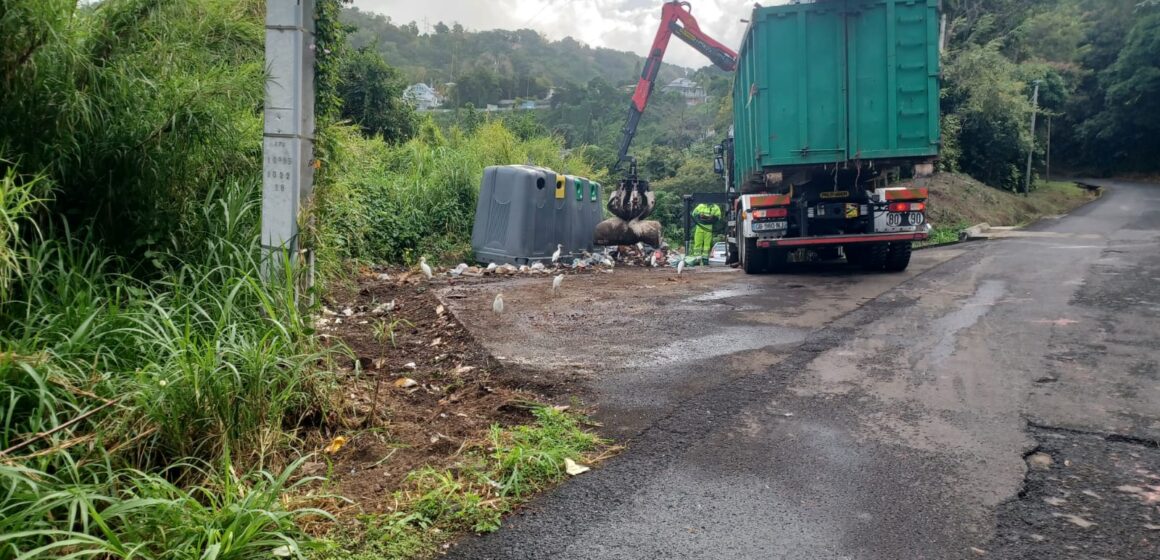 La décharge sauvage du quartier Vieux Chemin a été traitée le 27 février 2024 à Gourbeyre qui vise le 0 déchet. Photo: FB Ville de Gourbeyre
