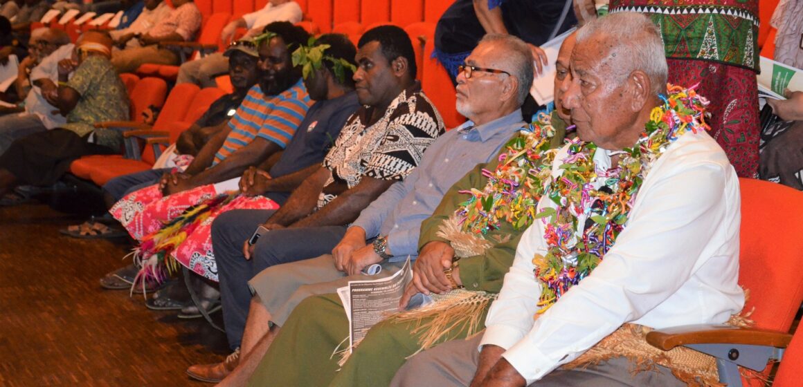 Les 26 et 27 avril 2024, les autorités coutumières des huit aires étaient réunies à l’initiative du Sénat coutumier de Nouvelle-Calédonie au centre culturel Tjibaou. Une réunion pour célébrer les 10 ans de la charte du peuple kanak, en dresser le bilan et fixer une nouvelle feuille de route. Photo : FB Gouvernement de la Nouvelle-Calédonie Les 26 et 27 avril 2024, les autorités coutumières des huit aires étaient réunies à l’initiative du Sénat coutumier de Nouvelle-Calédonie au centre culturel Tjibaou. Une réunion pour célébrer les 10 ans de la charte du peuple kanak, en dresser le bilan et fixer une nouvelle feuille de route. Photo : FB Gouvernement de la Nouvelle-Calédonie