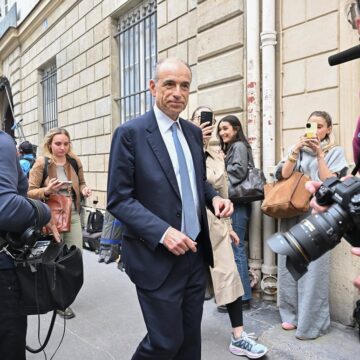 Jean François Copé, réunion d'urgence du directoire convoquée par le vice-président du parti de droite Les Républicains (LR), au Musée social de Paris, le 12 juin 2024. Photo : Jacques Witt / Sipa Jean François Copé, réunion d'urgence du directoire convoquée par le vice-président du parti de droite Les Républicains (LR), au Musée social de Paris, le 12 juin 2024. Photo : Jacques Witt / Sipa