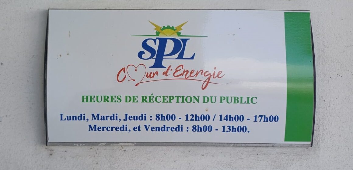 La présence de la SPL Coeur d'énergie impasse des Palétuviers à Jarry, Baie-Mahault est matérialisée par une simple plaque. Photo : LCG