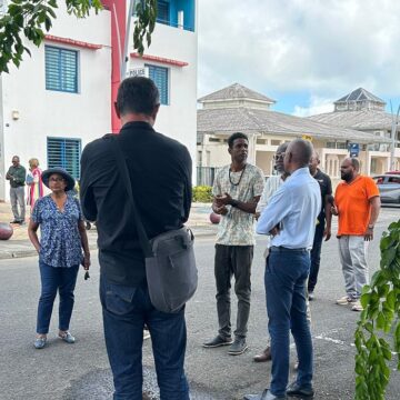 Ce lundi matin (5 mai) à Baie-Mahault, les élus et agents locaux et régionaux sont sur les lieux du passage de la mini-tornade pour constater les dégâts et organiser les premières réponses d’urgence aux sinistrés. Photo : Mairie de Baie-Mahault Ce lundi matin (5 mai) à Baie-Mahault, les élus et agents locaux et régionaux sont sur les lieux du passage de la mini-tornade pour constater les dégâts et organiser les premières réponses d’urgence aux sinistrés. Photo : Mairie de Baie-Mahault