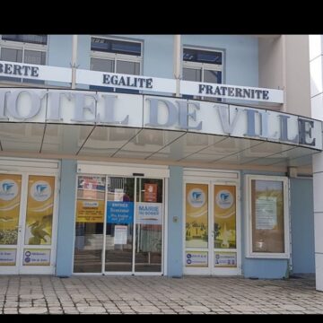 Portes closes à la mairie du Gosier le 13 janvier 2026. La fermeture des services d'état civil et des élections pour un deuil municipal a mis en lumière un défaut d'organisation. Photo d’illustration : Ici Le Gosier Portes closes à la mairie du Gosier le 13 janvier 2026. La fermeture des services d'état civil et des élections pour un deuil municipal a mis en lumière un défaut d'organisation. Photo d’illustration : Ici Le Gosier