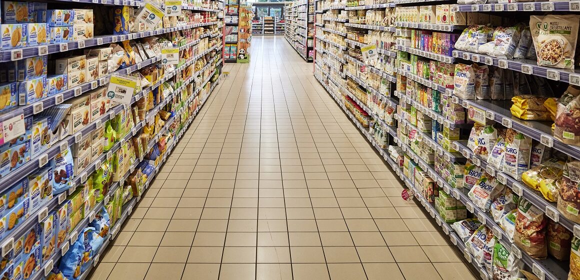 France, Getigne, 2026-01-12. Rayon bio vide dans un supermarche Super U en Pays de la Loire. Illustration inflation, hausse des prix et pouvoir d achat. Photographie de Mathieu Thomasset / Hans Lucas via AFP