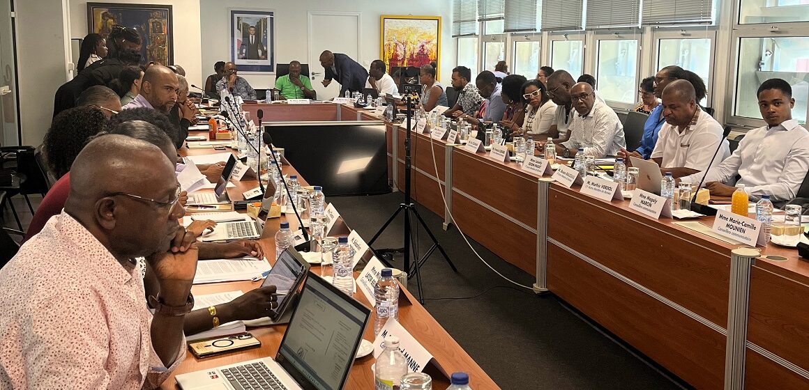 Vendredi 24 avril 2026, 28 élus participent au conseil communautaire de Cap Excellence, à Pointe-à-Pitre. Photo : Le Courrier de Guadeloupe