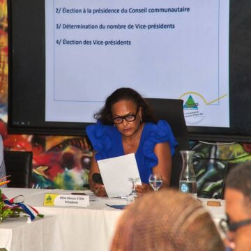 Maryse Etzol (photo ci-dessus) a été réélue, mercredi 8 avril, présidente de la communauté des communes de Marie-Galante (CCMG) Maryse Etzol (photo ci-dessus) a été réélue, mercredi 8 avril, présidente de la communauté des communes de Marie-Galante (CCMG)