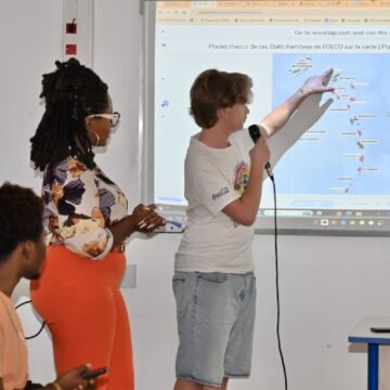 Des élèves du Lycée de Baimbridge aux Abymes lors d’une intervention de l'l’Organisation des États de la Caraïbe orientale dans les classes pour sa mission de sensibilisation à l’unité caribéenne. Photo : OECO Des élèves du Lycée de Baimbridge aux Abymes lors d’une intervention de l'l’Organisation des États de la Caraïbe orientale dans les classes pour sa mission de sensibilisation à l’unité caribéenne. Photo : OECO
