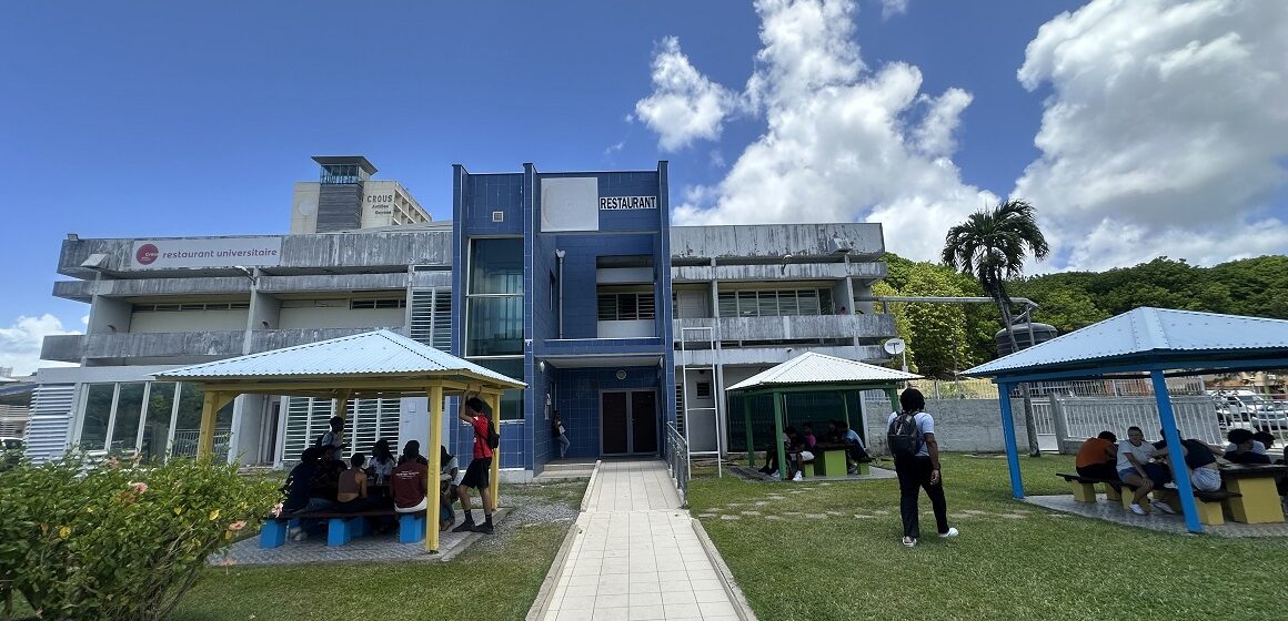 Entrée du restaurant universitaire à Fouillole, Pointe-à-Pitre. Photo : Le Courrier de Guadeloupe Entrée du restaurant universitaire à Fouillole, Pointe-à-Pitre. Photo : Le Courrier de Guadeloupe