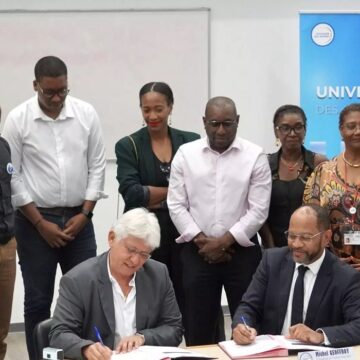 L'université des Antilles et la Confédération des petites et moyennes entreprises de Guadeloupe signent une convention pour favoriser l'insertion professionnelle des étudiants. Campus de Fouillole, 15 mai 2026. Photo : DR L'université des Antilles et la Confédération des petites et moyennes entreprises de Guadeloupe signent une convention pour favoriser l'insertion professionnelle des étudiants. Campus de Fouillole, 15 mai 2026. Photo : DR