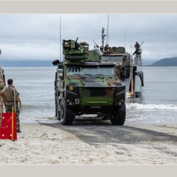 Exercice Caraïbes 26, mission Jeanne d’Arc. Du 17 au 21 mai, à Marie-Galante, près de 150 militaires sont déployés avec blindés et hélicoptères pour des exercices jour et nuit. Photo : Forces armées aux Antilles