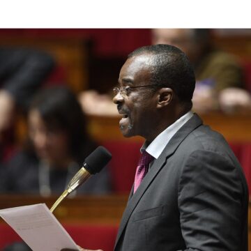 Le député de Guadeloupe Ary Chalus prend la parole lors d'une séance des questions au gouvernement à l'Assemblée nationale à Paris, le 7 février 2017. Photo : Lionel Bonaventure / AFP