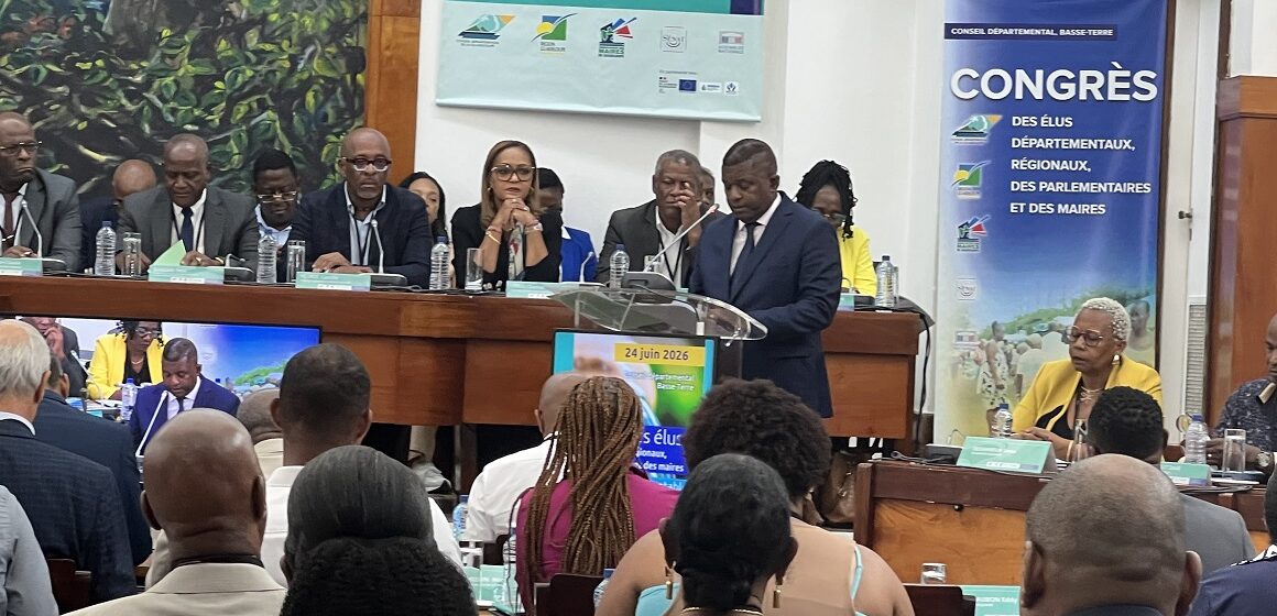 L’hémicycle du conseil départemental affichait complet, ce mercredi 24 juin, pour le vingtième congrès des élus sur l’eau. Photo : Le Courrier de Guadeloupe L’hémicycle du conseil départemental affichait complet, ce mercredi 24 juin, pour le vingtième congrès des élus sur l’eau. Photo : Le Courrier de Guadeloupe