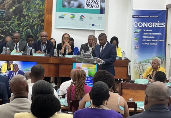 L’hémicycle du conseil départemental affichait complet, ce mercredi 24 juin, pour le vingtième congrès des élus sur l’eau. Photo : Le Courrier de Guadeloupe