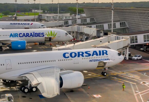 Vue des avions des trois compagnies aériennes qui desservent Pointe-à-Pitre de Paris. Photo : Aéroport Guadeloupe Maryse-Condé