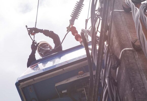 Photo d'illustration travaux sur le réseau électrique en Guadeloupe. Photo : EDF archipel Guadeloupe