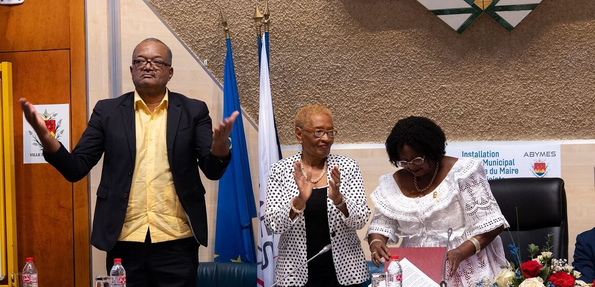 Éric Jalton, lors de la séance d’investiture au fauteuil de maire des Abymes à l’issue de l’élection municipale 2026 qu’il a remporté pour le 3e fois. Photo : Ville des Abymes Éric Jalton, lors de la séance d’investiture au fauteuil de maire des Abymes à l’issue de l’élection municipale 2026 qu’il a remporté pour le 3e fois. Photo : Ville des Abymes