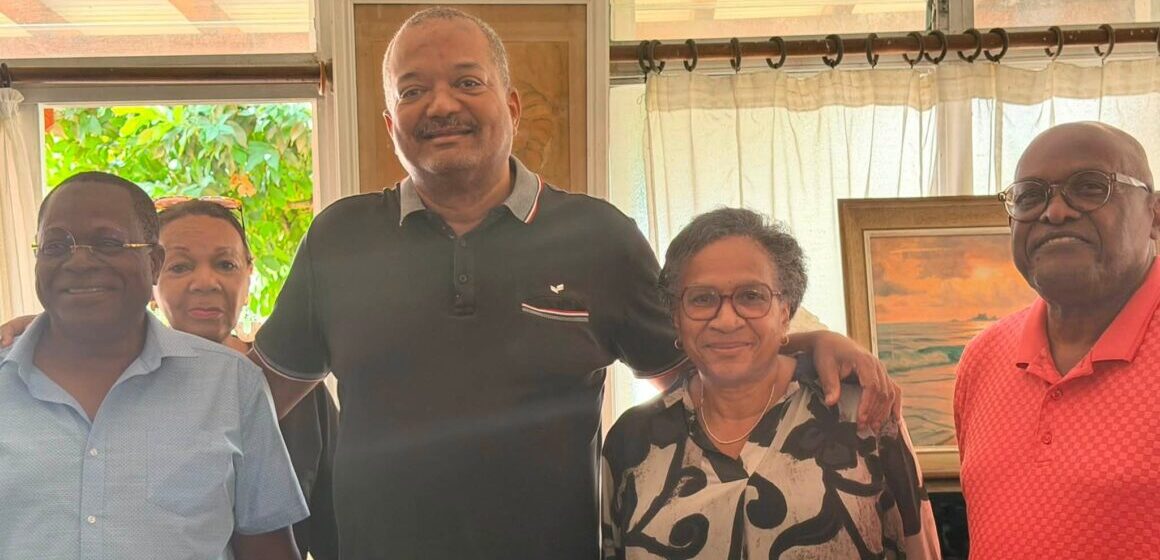 Éric Jalton président de Cap excellence a reçu Henri Yacou le président du Smgeag, mercredi 29 juillet (respectivement au centre et à droite) aux Abymes. Les deux hommes ont fait le point sur les difficultés d'accès à l'eau aux Abymes, à Baie-Mahault et à Pointe-à-Pitre. Photo : DR Éric Jalton président de Cap excellence a reçu Henri Yacou le président du Smgeag, mercredi 29 juillet (respectivement au centre et à droite) aux Abymes. Les deux hommes ont fait le point sur les difficultés d'accès à l'eau aux Abymes, à Baie-Mahault et à Pointe-à-Pitre. Photo : DR