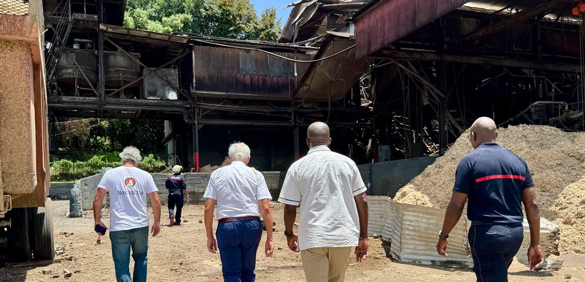 Une personne a été tuée et quatre autres ont été grièvement blessées ce vendredi 24 juillet 2026 dans l'explosion d'une chaudière à la distillerie Montebello. De gauche à droite : Samuel Cerol directeur général de l'usine, Thierry Devimeux préfet, Ary Chalus président du conseil régional. Photo: Région Guadeloupe